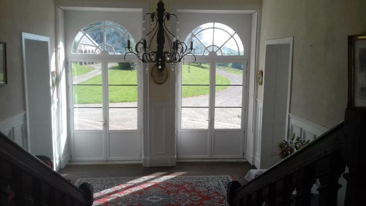Chateau De La Lucaziere Mont-Saint-Jean  外观 照片