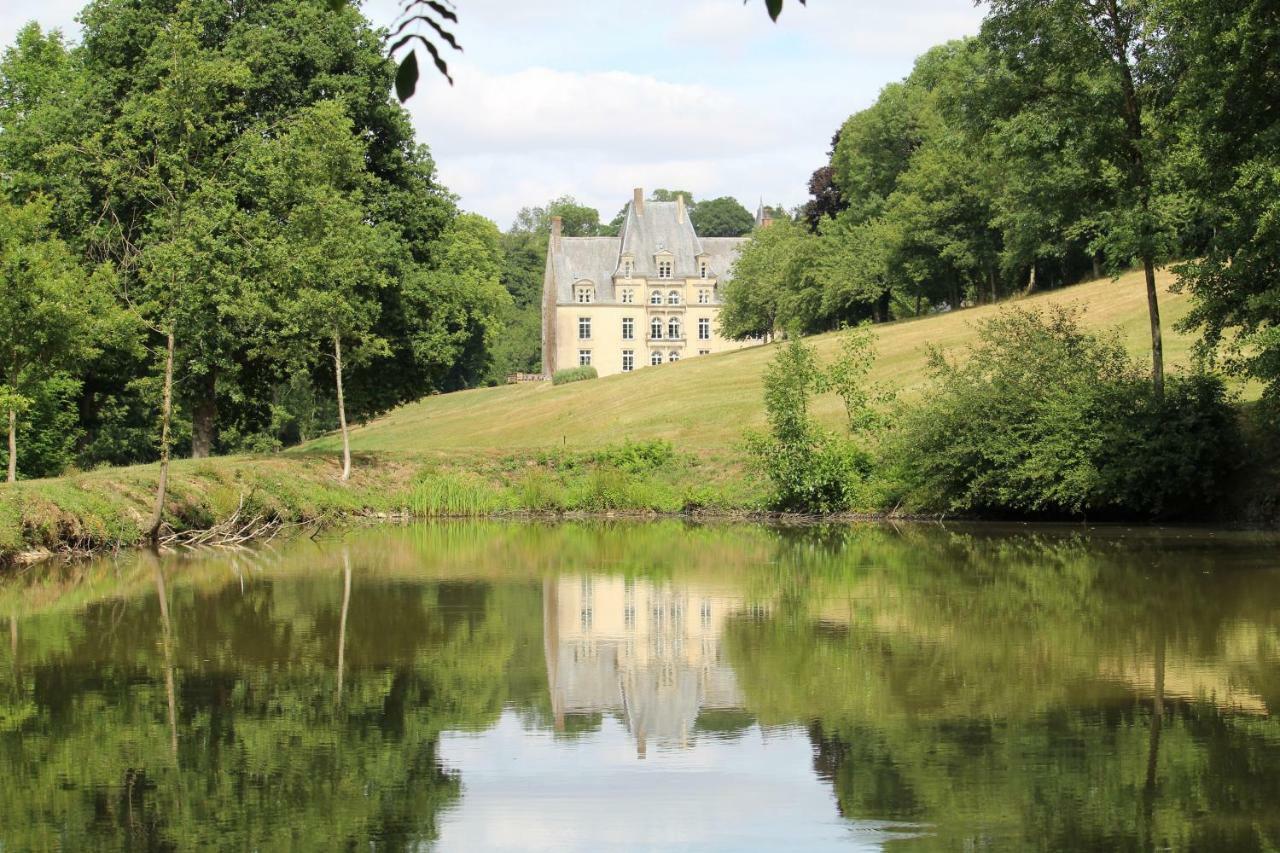 Chateau De La Lucaziere Mont-Saint-Jean  外观 照片